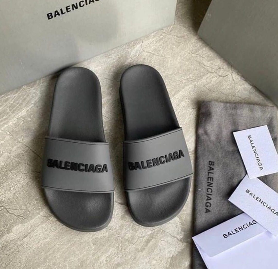 BALENCIAGA SLIDES – Youth Fashion Basket