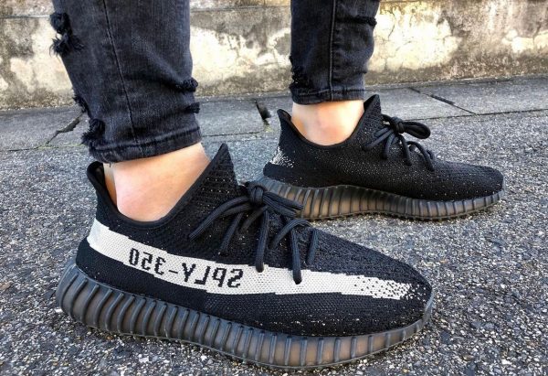 ADIDAS YEEZY BOOST 350 V2 OREO - Image 2