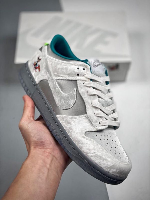 NIKE DUNK LOW ICE CHRISTMAS