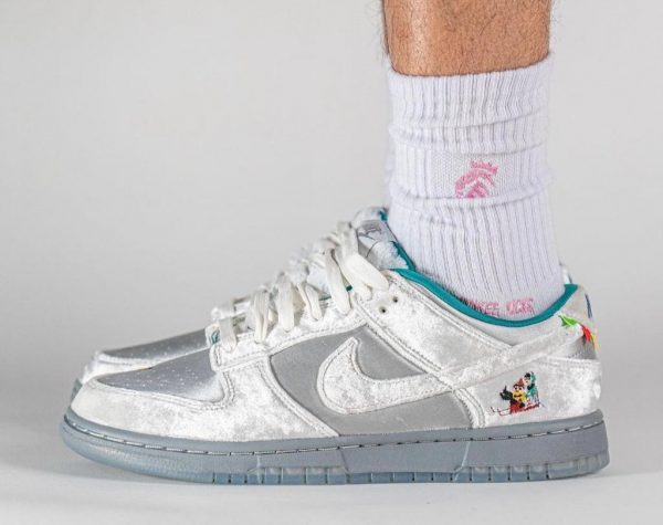 NIKE DUNK LOW ICE CHRISTMAS - Image 2