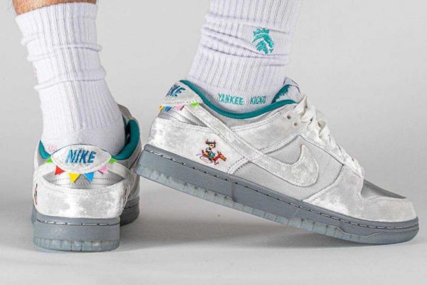 NIKE DUNK LOW ICE CHRISTMAS - Image 3