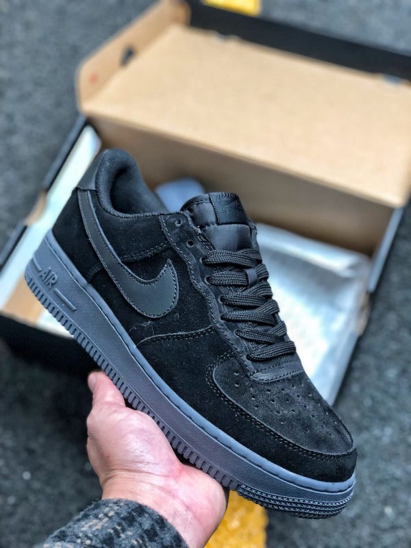 NIKE AIRFORCE 07 LV8